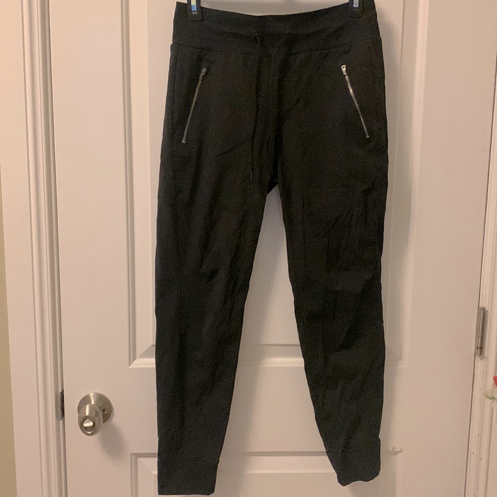 Athleta Trekkie joggers! Like new condition, perfect for hikes, rock climbing!